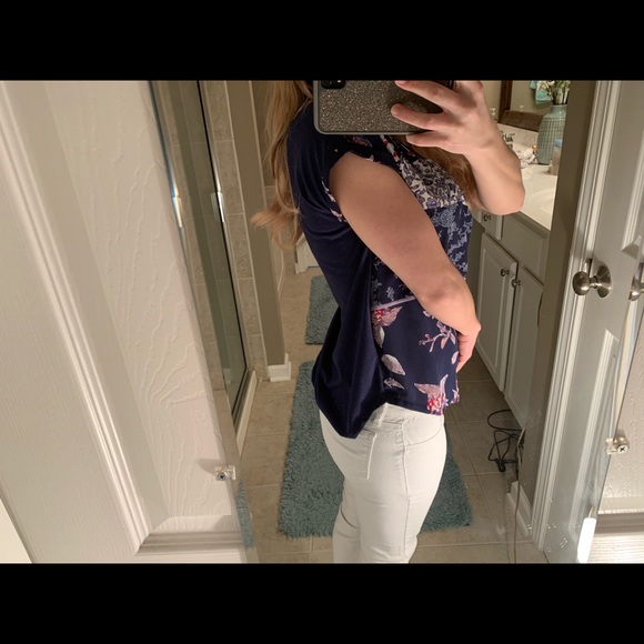 Super cute flowered top! - Picture 3 of 4